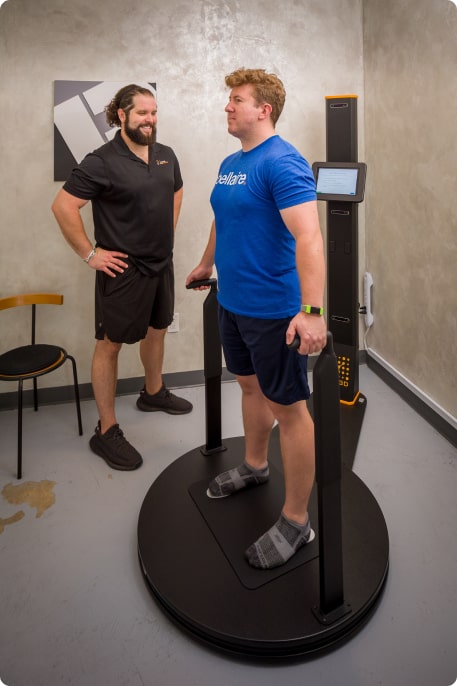 A client is having a 3D Body Scanning to tack his progress | Pledge To Fitness, Bellaire, TX