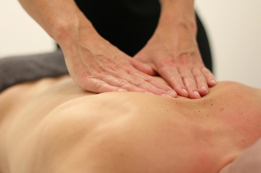 massage therapist massaging back | Pledge to Fitness Massage Therapy
